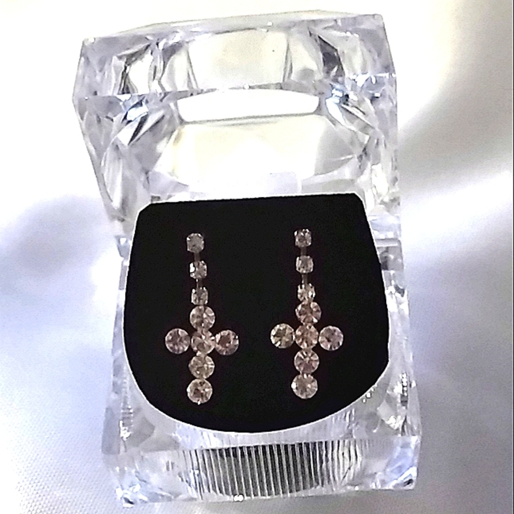 NWT CLEAR Rhinestone CROSS Silvertone Earrings Bridesmaid gift Wedding Church - Picture 3 of 4